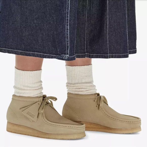 Clarks Women's Wallabee Boots Genuine Suede Tan BNWT Sz 8 - Picture 2 of 9